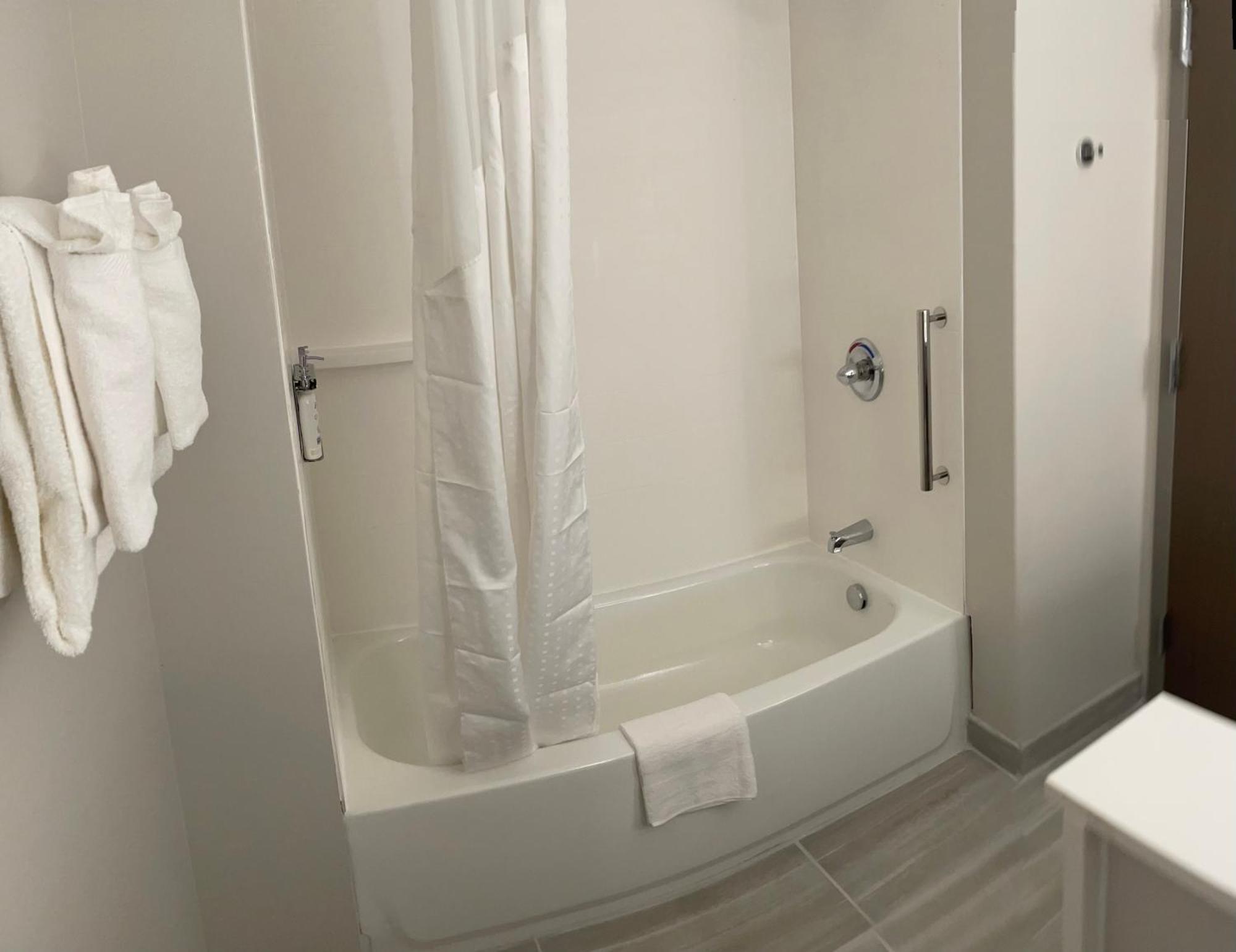 Holiday Inn Express & Suites Muskegon - Grand Haven By Ihg Esterno foto
