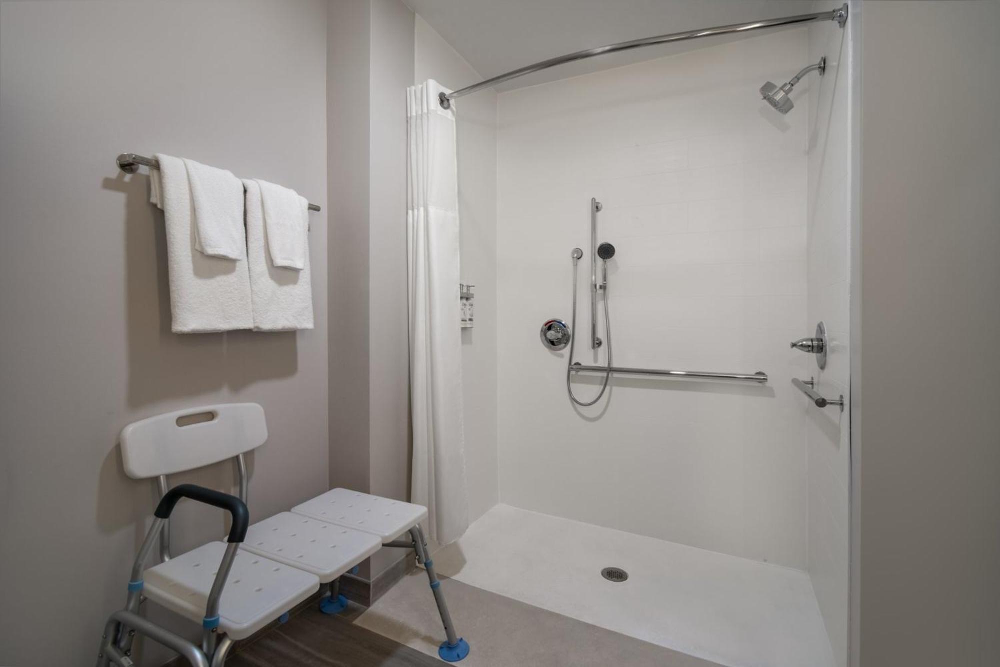 Holiday Inn Express & Suites Muskegon - Grand Haven By Ihg Esterno foto